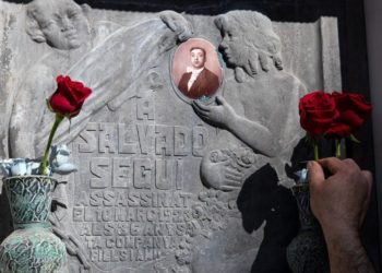 CGT conmemora el centenario del asesinato de Salvador Seguí en el Cementerio de Montjuic