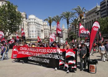 Galería fotográfica: CGT tiñe de rojinegro el 1º de Mayo en Valencia