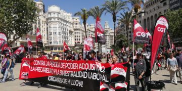 Galería fotográfica: CGT tiñe de rojinegro el 1º de Mayo en Valencia