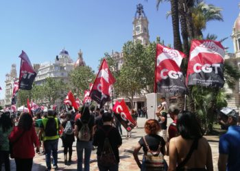 Galería fotográfica: CGT tiñe de rojinegro el 1º de Mayo en Valencia
