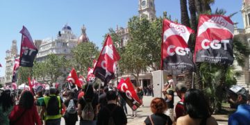 Galería fotográfica: CGT tiñe de rojinegro el 1º de Mayo en Valencia