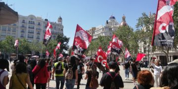 Galería fotográfica: CGT tiñe de rojinegro el 1º de Mayo en Valencia