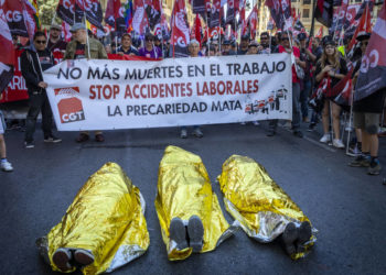 Galería fotográfica: CGT tiñe de rojinegro el 1º de Mayo en Valencia
