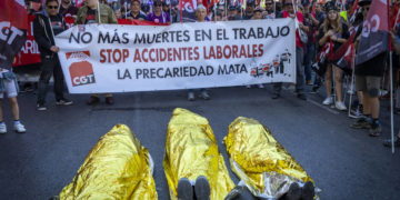 Galería fotográfica: CGT tiñe de rojinegro el 1º de Mayo en Valencia