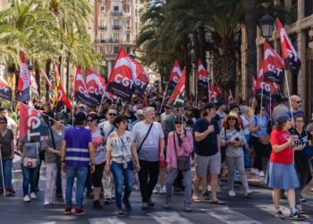Galería fotográfica: CGT tiñe de rojinegro el 1º de Mayo en Valencia