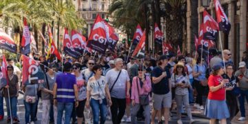 Galería fotográfica: CGT tiñe de rojinegro el 1º de Mayo en Valencia