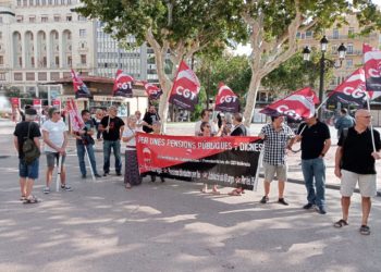 La CGT se manifiesta en Valencia en defensa de las pensiones públicas: «Son una conquista histórica del movimiento obrero»
